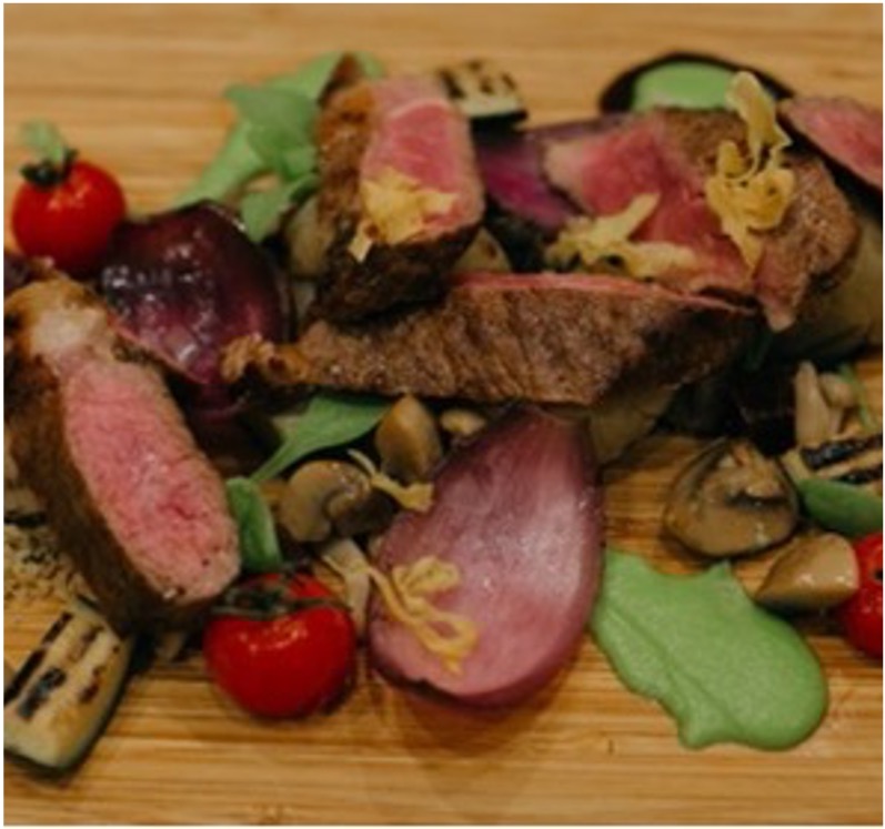 Bife grelhado com legumes no Downunder by Justin Jennings Lisboa